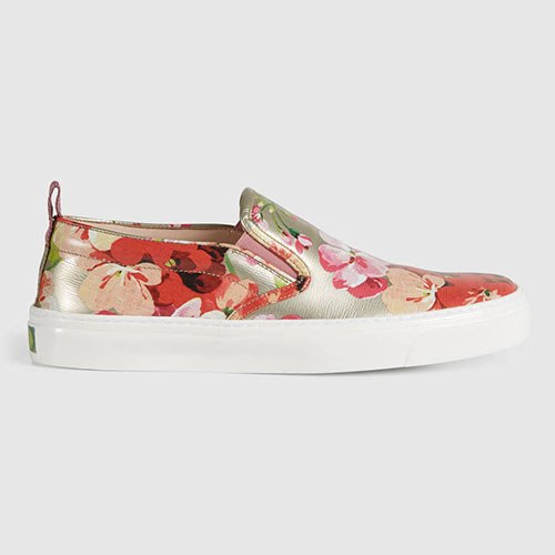 23 Gorgeous Accessory Gifts from Gucci for Holiday 2015: Buyer’s Guide — carrying and styling reference