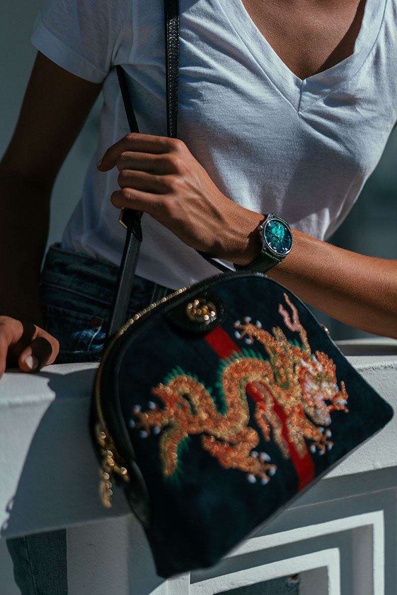 A Close Look at the Amazing Details of Gucci Handbags and Timepieces: OutletCity Guide — carrying and styling reference