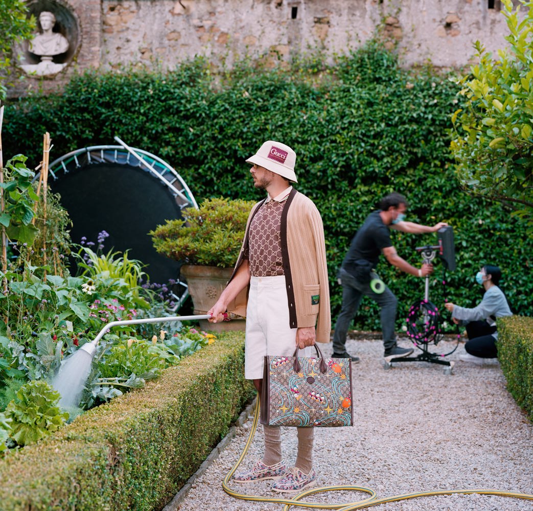 A Look at Gucci’s The Epilogue Campaign: Runway Analysis — carrying and styling reference