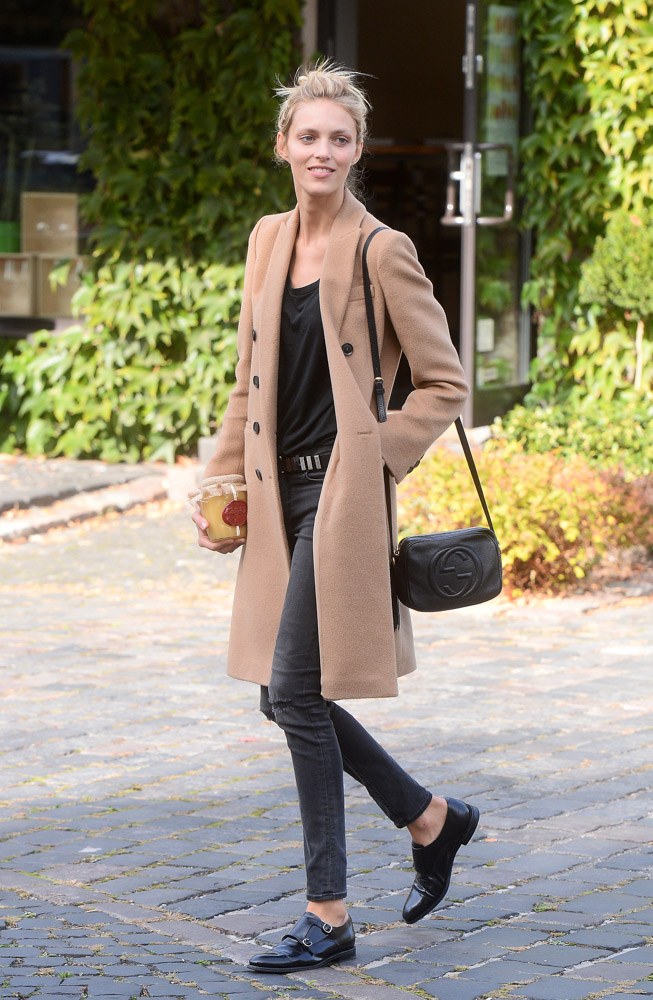 Anja Rubik Does Perfect Model-Off-Duty Style with a Little Gucci Bag: Styling Guide — design detail