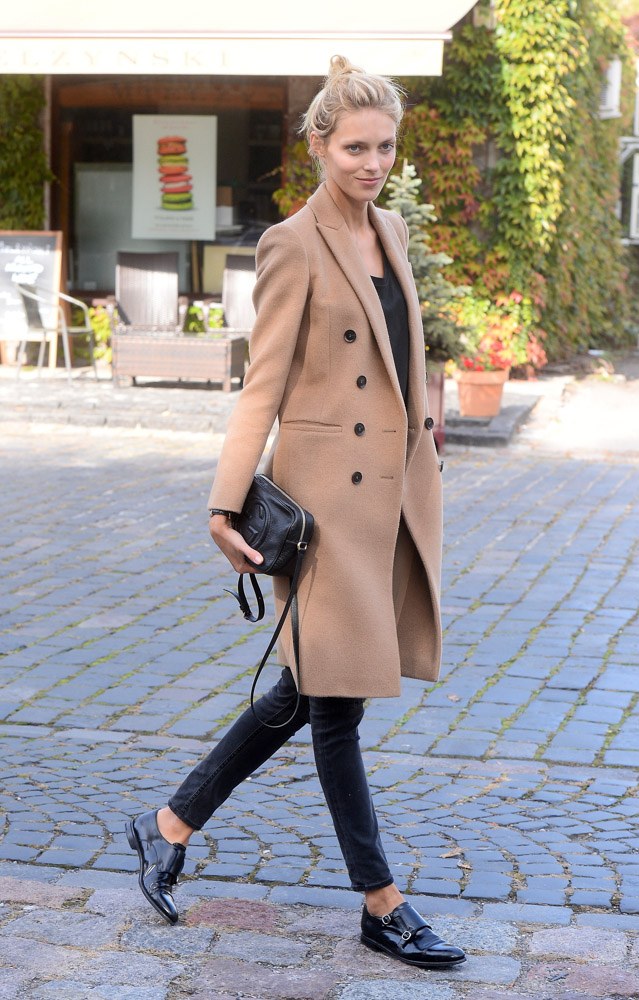 Anja Rubik Does Perfect Model-Off-Duty Style with a Little Gucci Bag: Styling Guide — hardware and construction detail