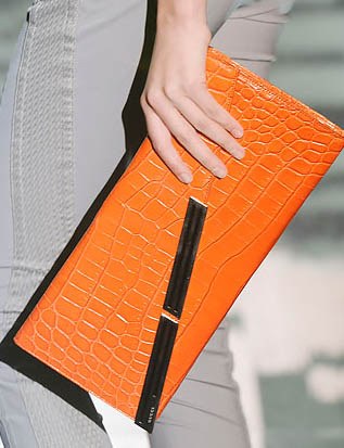 Fashion Week 2010: Gucci Handbags: Key Design Notes — carrying and styling reference