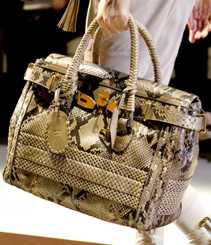 Fashion Week Handbags: Gucci Spring 2011: Key Design Notes — hardware and construction detail