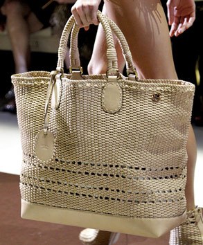 Fashion Week Handbags: Gucci Spring 2011: Key Design Notes — scale and everyday-use reference