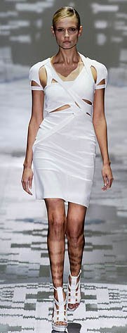 Fashion Week Spring 2010: Gucci: Collection Guide — carrying and styling reference