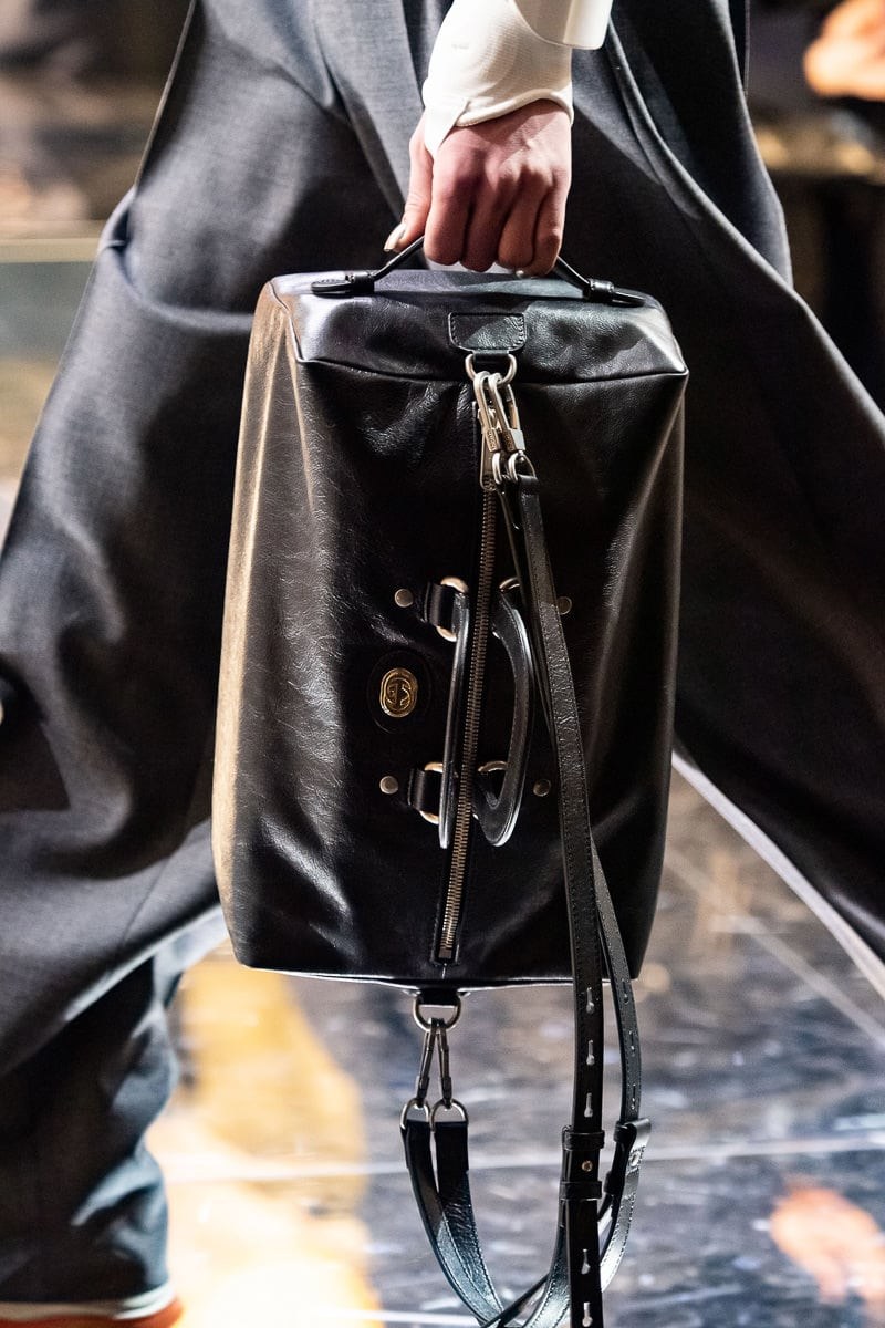 Get Your First Look at Gucci’s Fall 2019 Bags, Straight From the Runway: Key Design Notes — carrying and styling reference