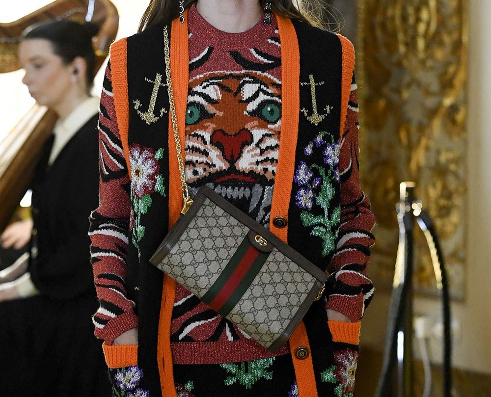Gucci Icon Bit Medium Shoulder Bag: Design Guide — carrying and styling reference
