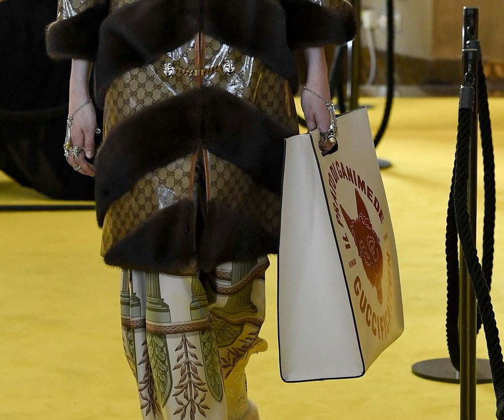 Gucci Jungle Shoulder Bag: Styling Guide — scale and everyday-use reference