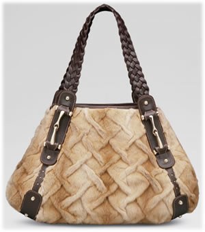 Gucci New Pelham Large Shoulder Bag: OutletCity Guide — design detail