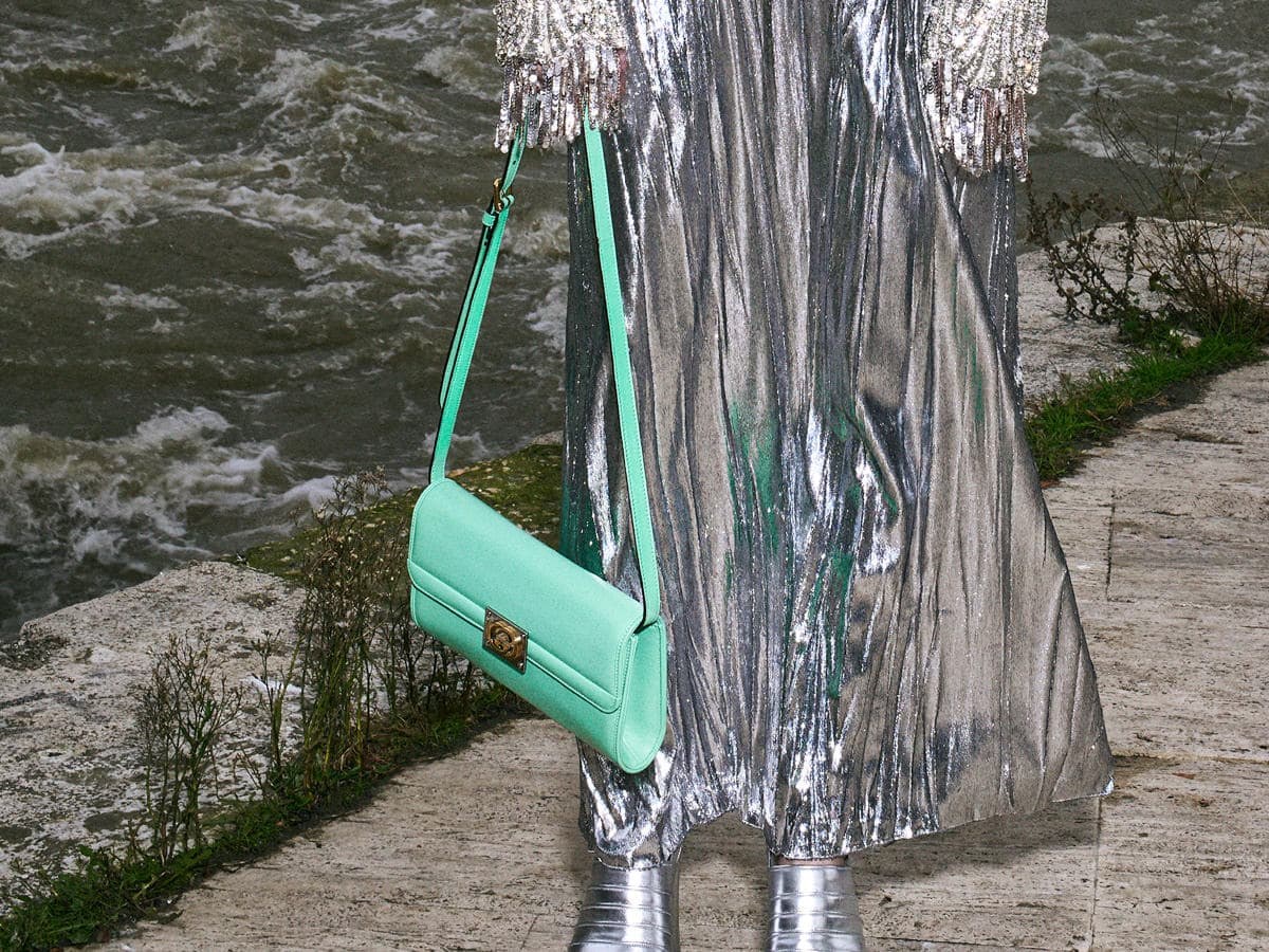 Gucci Puts a Focus On Its Vintage Inspired Bags for Pre-Fall 2020: Collection Guide — carrying and styling reference