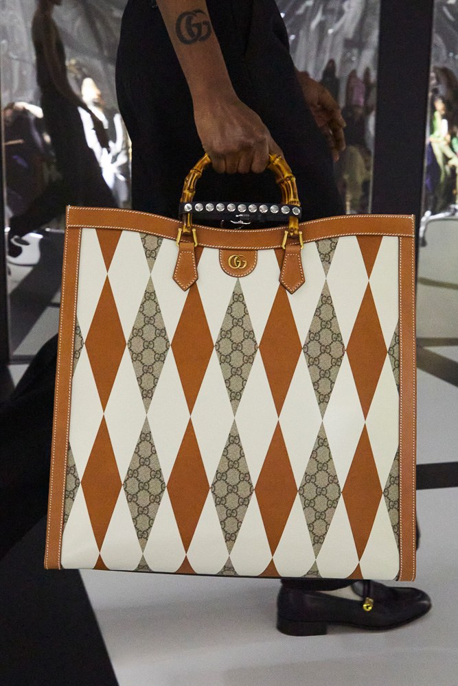 Gucci Resolves to Discontinue Use of PVC by 2016: OutletCity Guide — scale and everyday-use reference