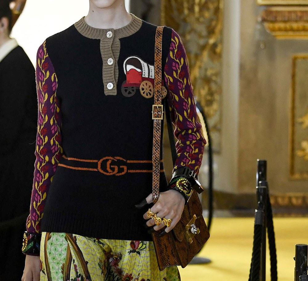 Gucci Spring ’06 Medium Shoulder Bag: OutletCity Guide — hardware and construction detail
