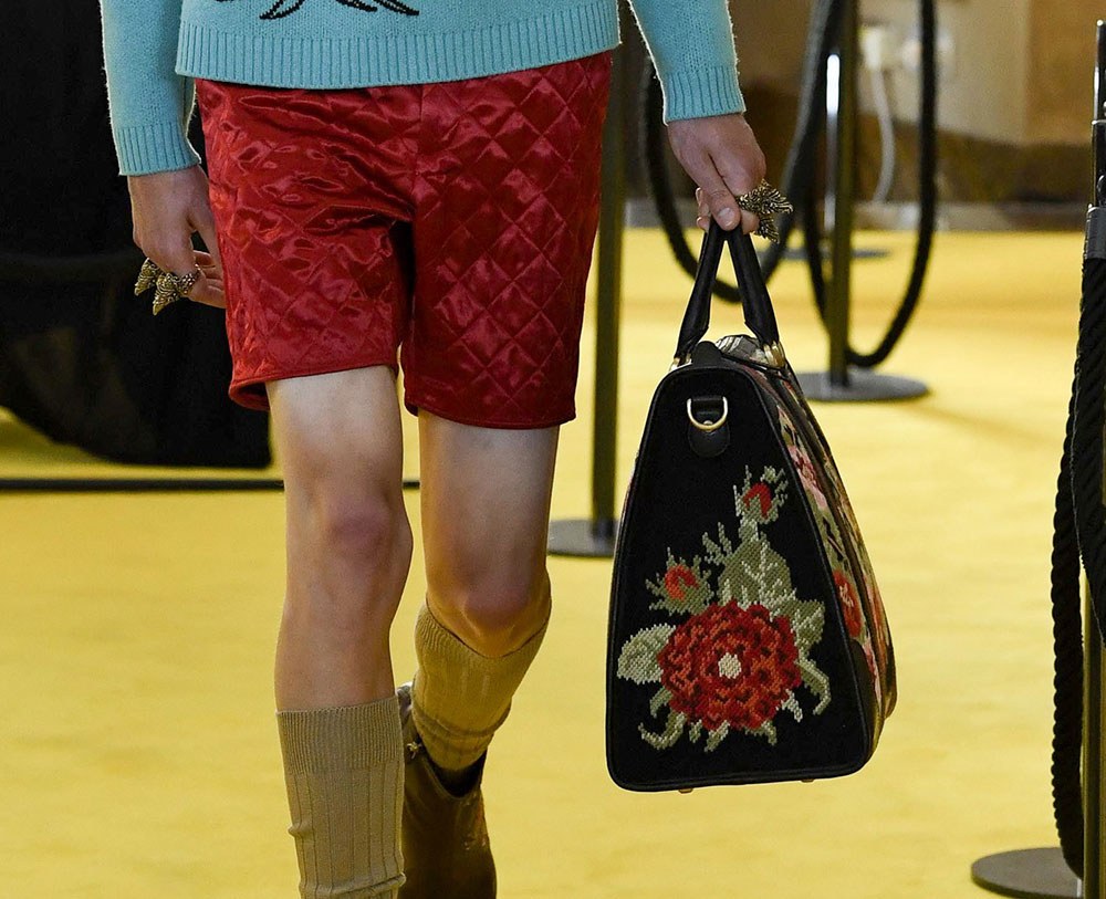 Gucci Spring ’06 Medium Shoulder Bag: OutletCity Guide — scale and everyday-use reference