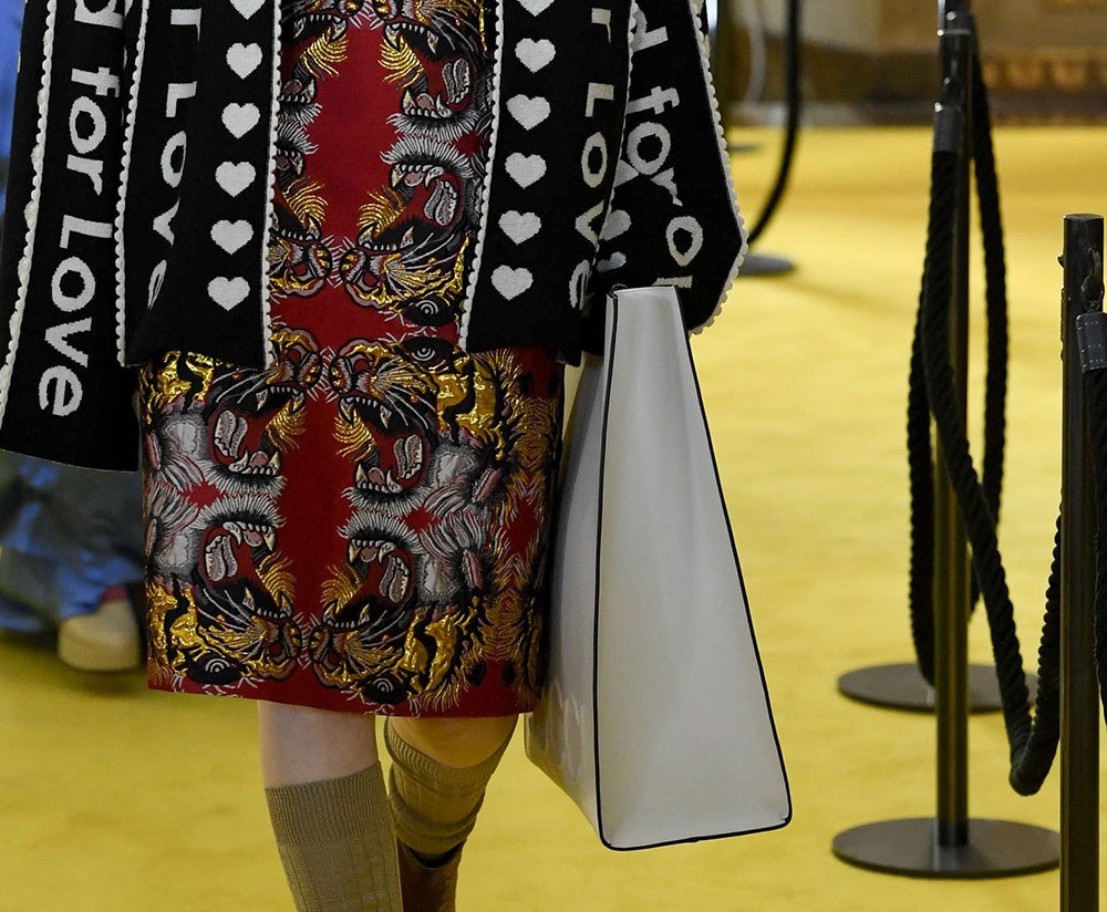 Gucci Tribeca Medium Shoulder Bag: Styling Guide — carrying and styling reference