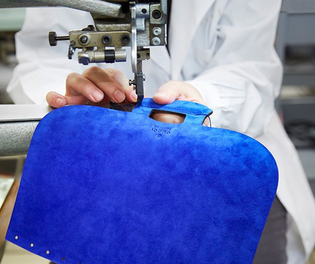 Inside the Making of a Gucci Nouveau Fringe Bag: OutletCity Guide — carrying and styling reference