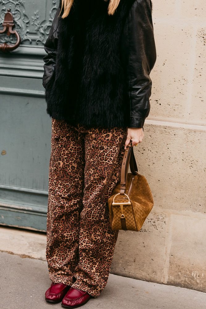 Introducing the Effortlessly Cool Gucci Half Horsebit Shoulder Bag: OutletCity Guide — material and finish reference