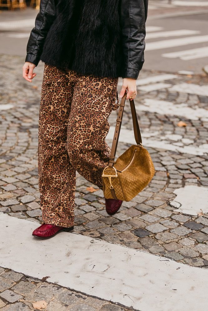 Introducing the Effortlessly Cool Gucci Half Horsebit Shoulder Bag: OutletCity Guide — carrying and styling reference