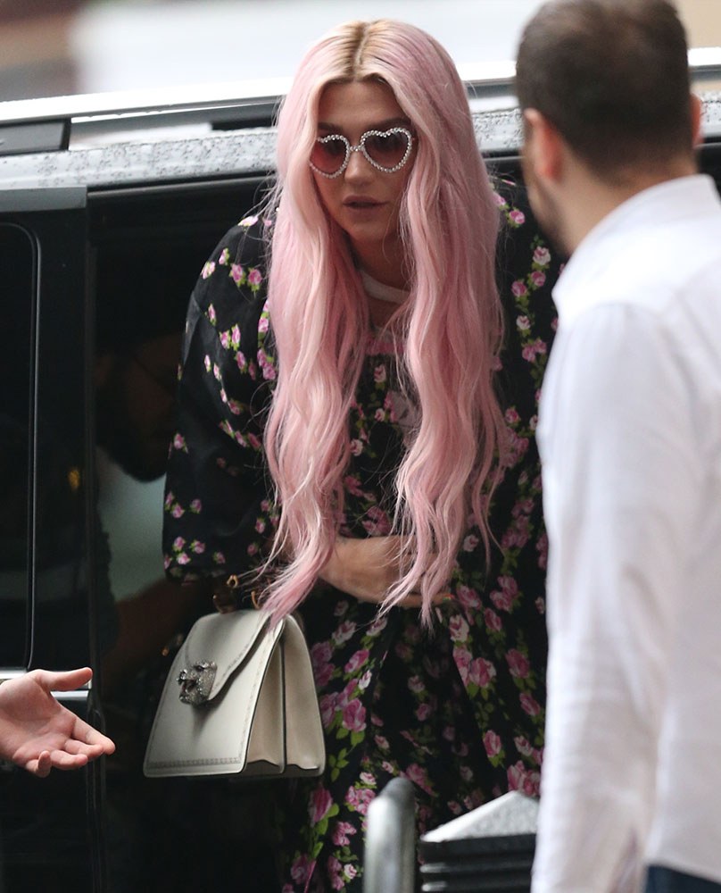 Just Can’t Get Enough: Kesha and Her Gucci Frame Bag: OutletCity Guide — carrying and styling reference