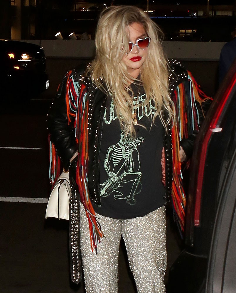 Just Can’t Get Enough: Kesha and Her Gucci Frame Bag: OutletCity Guide — scale and everyday-use reference