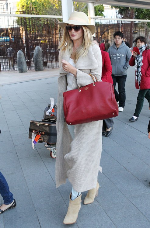 Mother Daughter Pairs: Gucci Swing Totes: Design Guide — carrying and styling reference