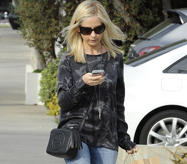 Sarah Michelle Gellar Carries Gucci to the Salon: OutletCity Guide — editorial overview