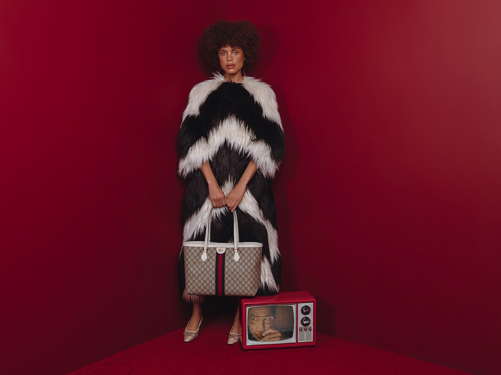 The Gucci Ophidia Offers Classic Elements Updated with White Leather Trim: Styling Guide — shape and proportion reference