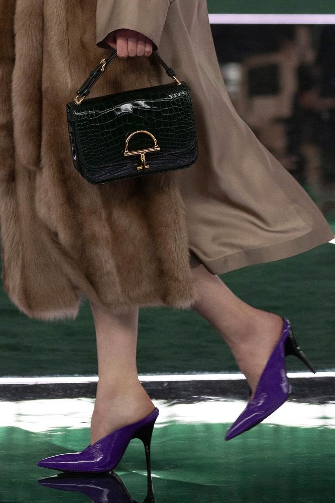 The New Gucci Deco Bag Revisits the Past: Styling Guide — carrying and styling reference