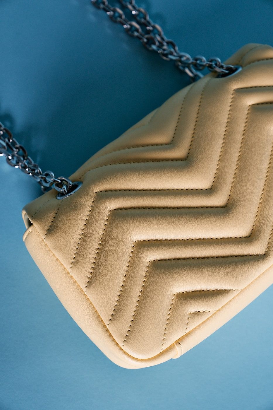 The New Gucci Marmont Is Here in a Trio of Fresh Colors: Design Guide — hardware and construction detail