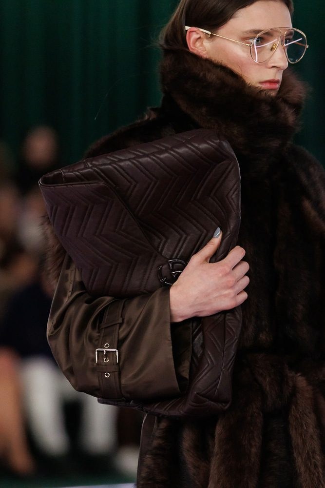 This Gucci Bag is Under $1,000 and I Love It: Buyer’s Guide — scale and everyday-use reference