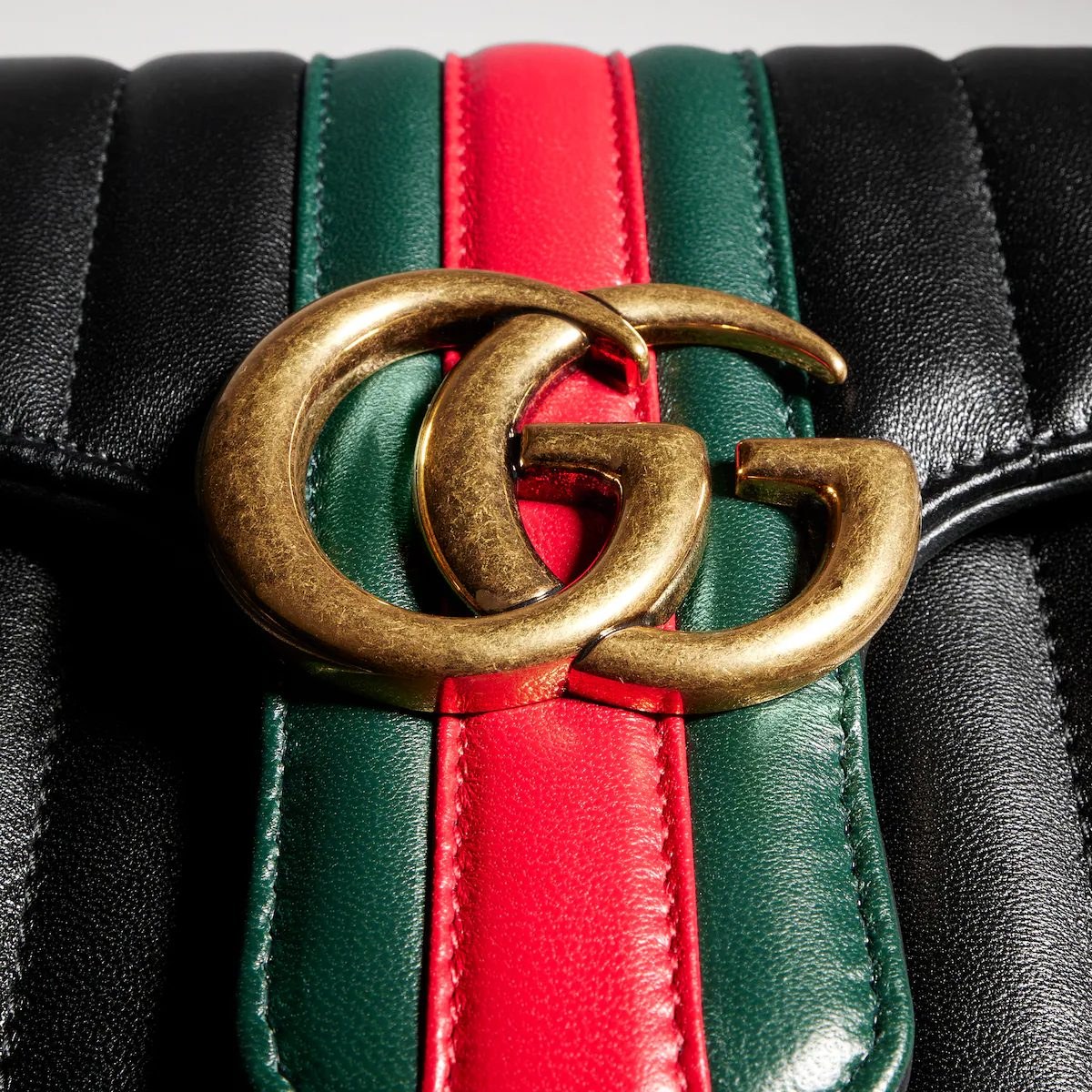 This or That: Celine Triomphe Bag or Gucci Siena Shoulder Bag: Styling Guide — carrying and styling reference
