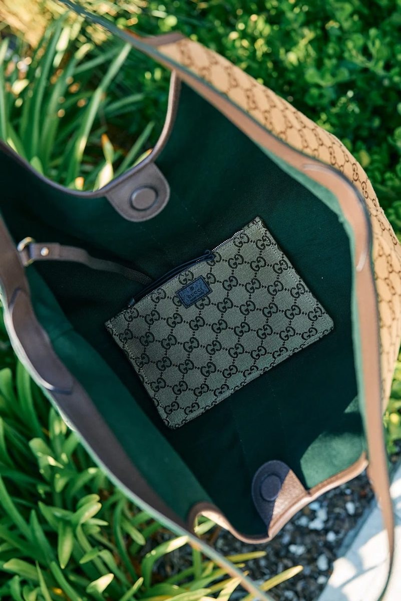 Twelve Details That Define the Gucci Giglio — scale and everyday-use reference