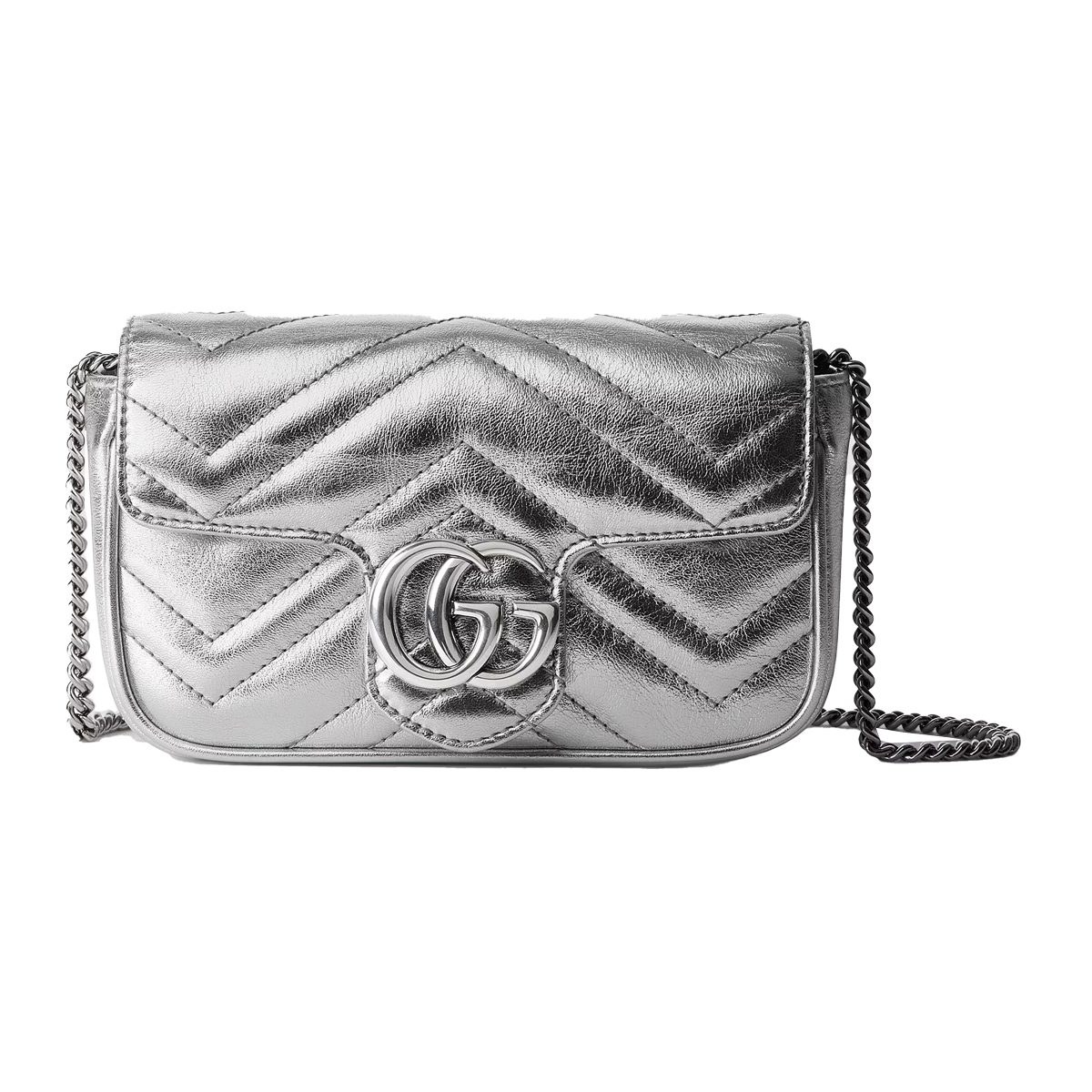 What Fits: Gucci GG Marmont Mini Matelassé Camera Bag: OutletCity Guide — scale and everyday-use reference